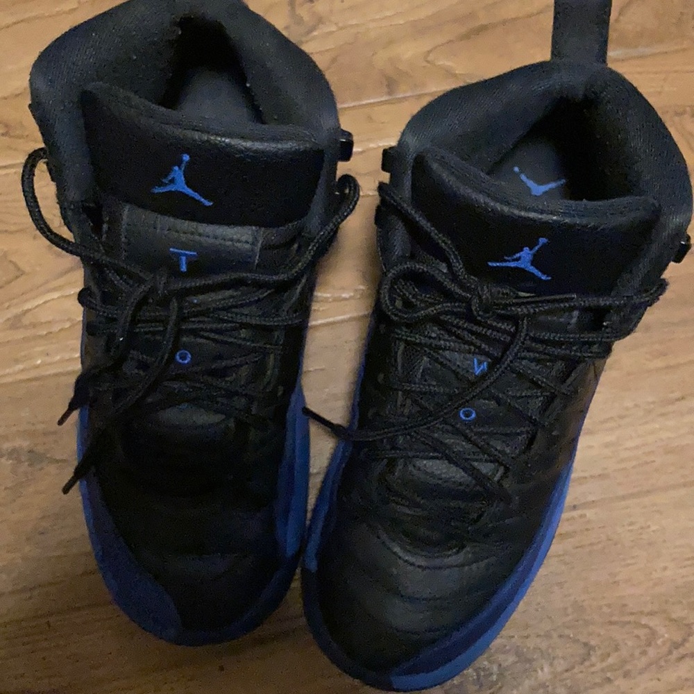 Jordan retro 12 royal blue